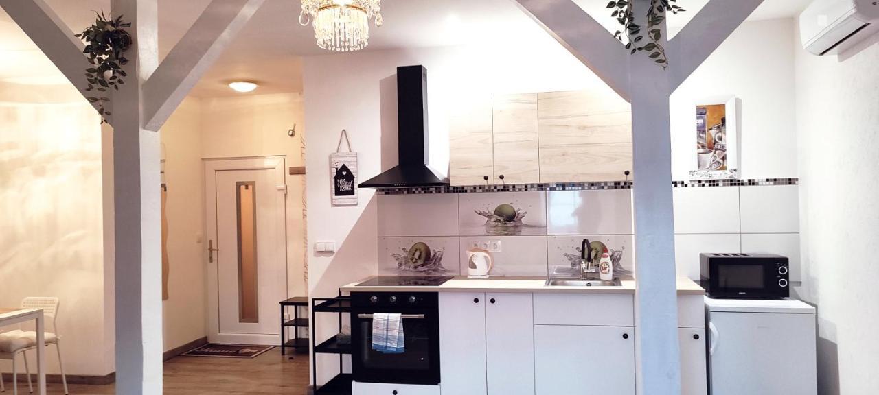 Apartman - Cafe Princ Pod Hradem Wifi, Klima Šternberk Εξωτερικό φωτογραφία